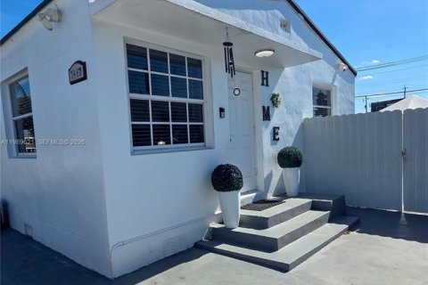 Купить виллу или дом в Опа-Локка, Флорида 2 спальни, 78.04м2, № 2051682 - фото 2