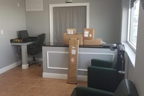 Propiedad comercial en alquiler en Tampa, Florida, 162.58 m2 № 1795023 - foto 3