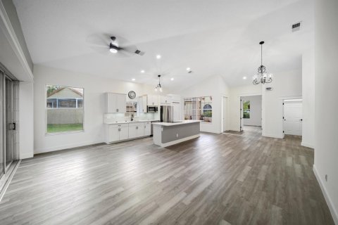 House in Port St. Lucie, Florida 3 bedrooms, 154.12 sq.m. № 2414283 - photo 4