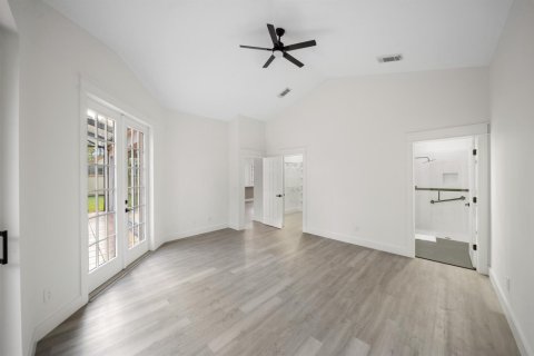 House in Port St. Lucie, Florida 3 bedrooms, 154.12 sq.m. № 2414283 - photo 10