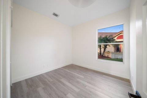 House in Port St. Lucie, Florida 3 bedrooms, 154.12 sq.m. № 2414283 - photo 22
