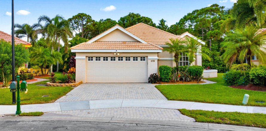 House in Port St. Lucie, Florida 3 bedrooms, 154.12 sq.m. № 2414283