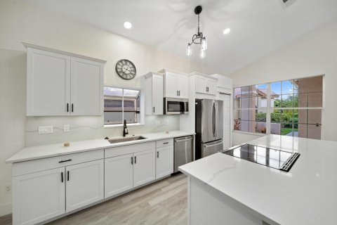 House in Port St. Lucie, Florida 3 bedrooms, 154.12 sq.m. № 2414283 - photo 7