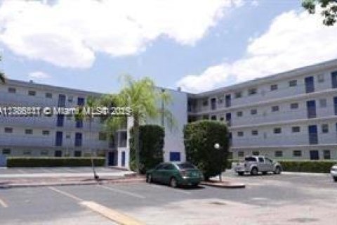 Снять в аренду кондоминиум в Майами, Флорида 1 спальня, 69.12м2, № 1933127 - фото 23