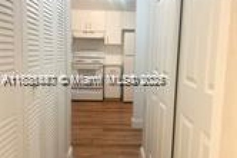 Снять в аренду кондоминиум в Майами, Флорида 1 спальня, 69.12м2, № 1933127 - фото 13