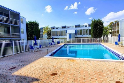 Снять в аренду кондоминиум в Майами, Флорида 1 спальня, 69.12м2, № 1933127 - фото 4