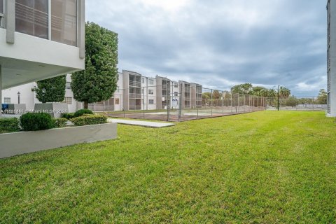 Снять в аренду кондоминиум в Майами, Флорида 1 спальня, 69.12м2, № 1933127 - фото 2