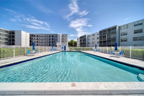 Снять в аренду кондоминиум в Майами, Флорида 1 спальня, 69.12м2, № 1933127 - фото 3