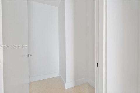 Copropriété à louer à Miami, Floride: 2 chambres, 102.66 m2 № 1983968 - photo 11