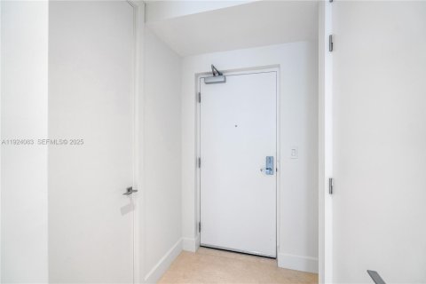 Copropriété à louer à Miami, Floride: 2 chambres, 102.66 m2 № 1983968 - photo 8