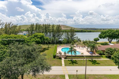 Copropriété à vendre à Deerfield Beach, Floride: 2 chambres, 99.41 m2 № 2026233 - photo 25