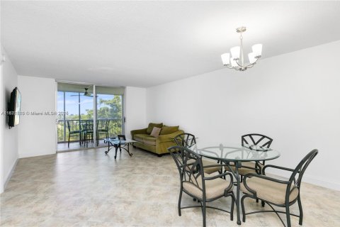 Copropriété à vendre à Deerfield Beach, Floride: 2 chambres, 99.41 m2 № 2026233 - photo 10