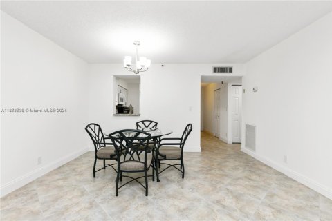 Copropriété à vendre à Deerfield Beach, Floride: 2 chambres, 99.41 m2 № 2026233 - photo 16