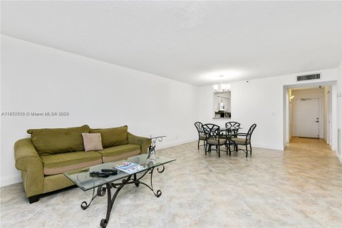 Copropriété à vendre à Deerfield Beach, Floride: 2 chambres, 99.41 m2 № 2026233 - photo 15