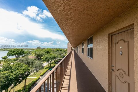 Copropriété à vendre à Deerfield Beach, Floride: 2 chambres, 99.41 m2 № 2026233 - photo 24