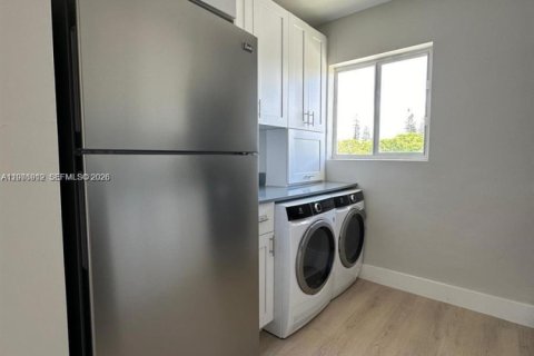 Apartment in Miami, Florida 2 bedrooms, 83.61 sq.m. № 2040739 - photo 12