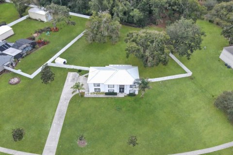 House in Mount Dora, Florida 5 bedrooms, 248.51 sq.m. № 2137326