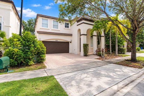 House in Miramar, Florida 3 bedrooms, 190.82 sq.m. № 2370258