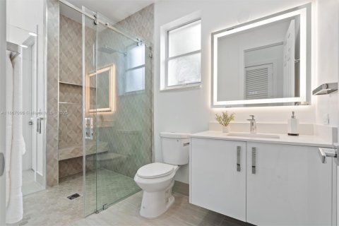 Casa en venta en Boca Raton, Florida, 5 dormitorios, 307.13 m2 № 1895867 - foto 22