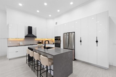 Casa en venta en Boca Raton, Florida, 5 dormitorios, 307.13 m2 № 1895867 - foto 7