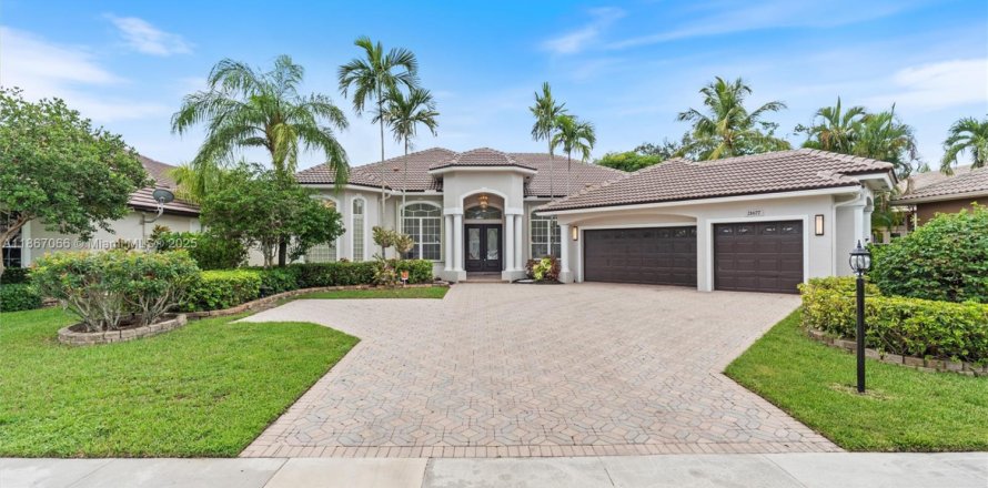 House in Boca Raton, Florida 5 bedrooms, 307.13 sq.m. № 1895867