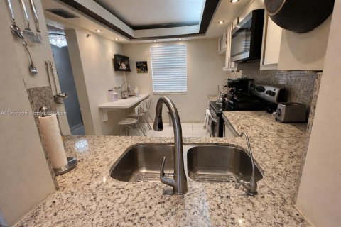 Condominio en Lauderhill, Florida, 2 dormitorios  № 2011485