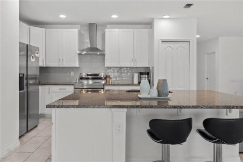 Villa ou maison à vendre à Haines City, Floride: 4 chambres, 301.93 m2 № 2120711 - photo 3
