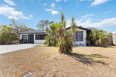 House in Englewood, Florida 3 bedrooms, 141.58 sq.m. № 1732466 - photo 3