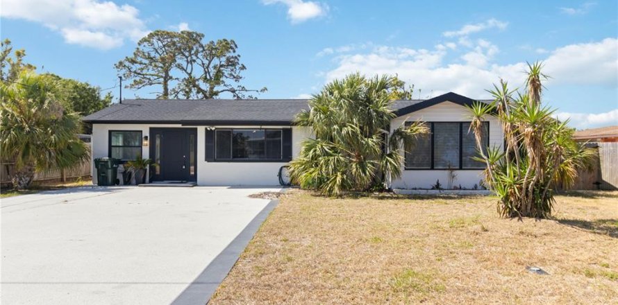 House in Englewood, Florida 3 bedrooms, 141.58 sq.m. № 1732466