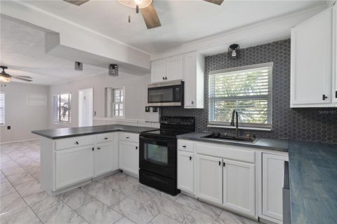 House in Englewood, Florida 3 bedrooms, 141.58 sq.m. № 1732466 - photo 18