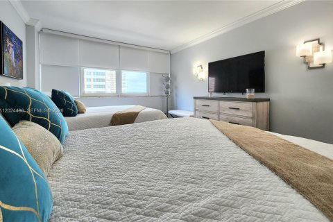 Condominio en alquiler en Hallandale Beach, Florida, 2 dormitorios, 115.94 m2 № 2088218 - foto 17