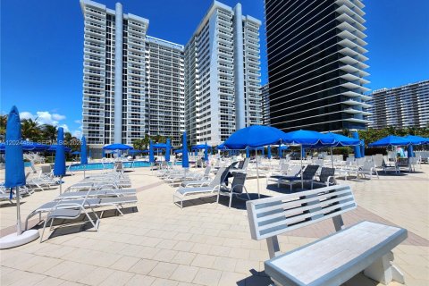 Condominio en alquiler en Hallandale Beach, Florida, 2 dormitorios, 115.94 m2 № 2088218 - foto 20