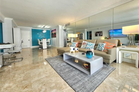Condominio en alquiler en Hallandale Beach, Florida, 2 dormitorios, 115.94 m2 № 2088218 - foto 10