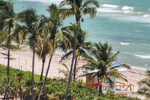 Condominio en alquiler en Hallandale Beach, Florida, 2 dormitorios, 115.94 m2 № 2088218 - foto 2