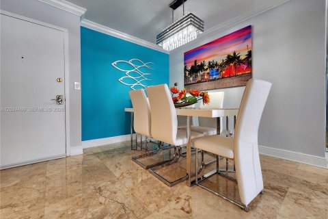 Condominio en alquiler en Hallandale Beach, Florida, 2 dormitorios, 115.94 m2 № 2088218 - foto 14