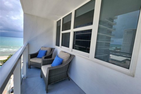 Condominio en alquiler en Hallandale Beach, Florida, 2 dormitorios, 115.94 m2 № 2088218 - foto 4