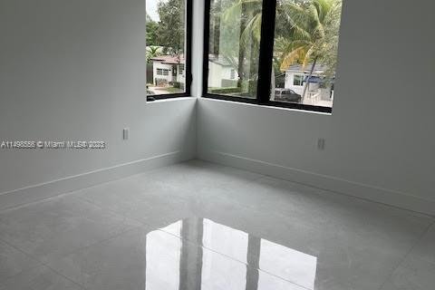 House in Miami Springs, Florida 4 bedrooms, 311.22 sq.m. № 1935075 - photo 19