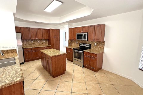 Купить виллу или дом в Майами, Флорида 4 спальни, 278.43м2, № 1957975 - фото 12