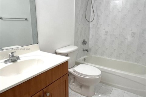 Купить виллу или дом в Майами, Флорида 4 спальни, 278.43м2, № 1957975 - фото 17