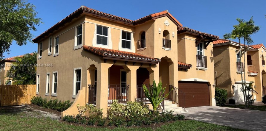 Дом в Майами, Флорида 4 спальни, 278.43м2 № 1957975