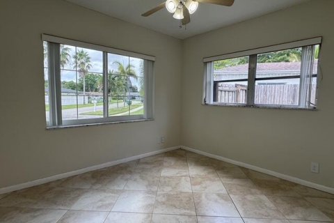 Villa ou maison à vendre à Tamarac, Floride: 3 chambres, 143.16 m2 № 2388449 - photo 21
