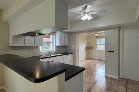 Villa ou maison à vendre à Tamarac, Floride: 3 chambres, 143.16 m2 № 2388449 - photo 5