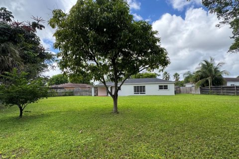 Villa ou maison à vendre à Tamarac, Floride: 3 chambres, 143.16 m2 № 2388449 - photo 2