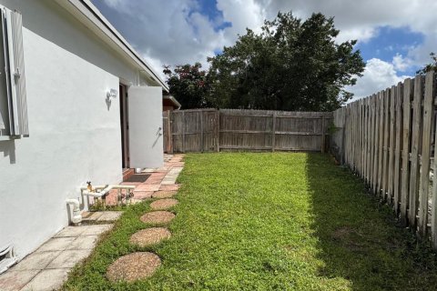 Villa ou maison à vendre à Tamarac, Floride: 3 chambres, 143.16 m2 № 2388449 - photo 4