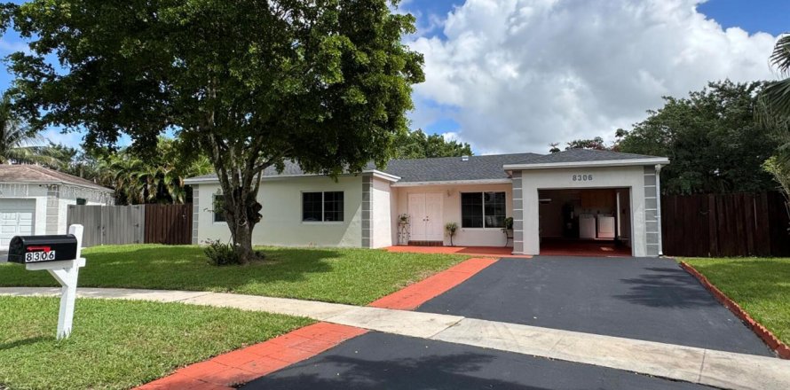 Villa ou maison à Tamarac, Floride 3 chambres, 143.16 m2 № 2388449