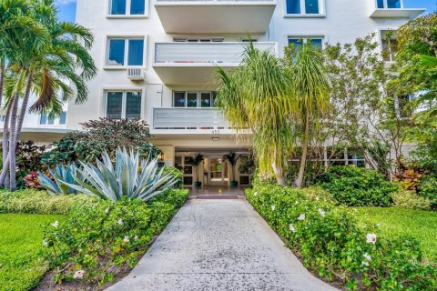 Condominio en alquiler en Palm Beach, Florida, 2 dormitorios, 83.61 m2 № 1161828 - foto 1