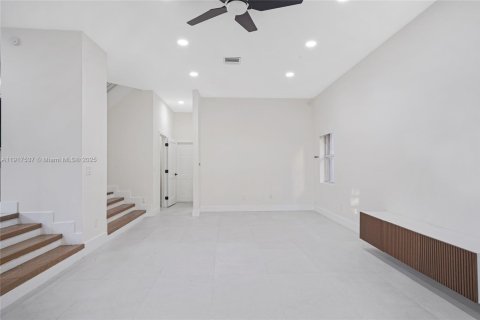 Villa ou maison à vendre à Pembroke Pines, Floride: 4 chambres, 233.46 m2 № 1973871 - photo 9