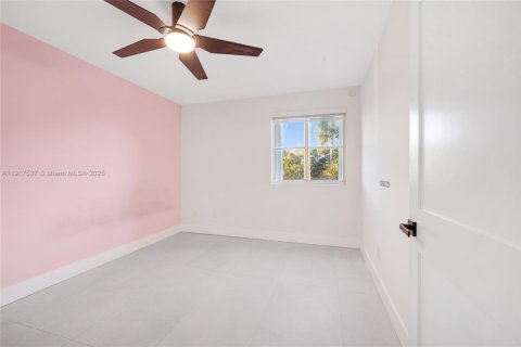 Villa ou maison à vendre à Pembroke Pines, Floride: 4 chambres, 233.46 m2 № 1973871 - photo 30