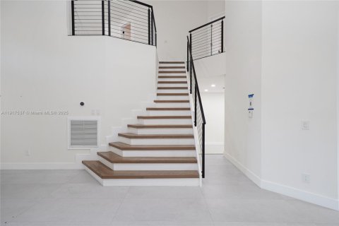 Villa ou maison à vendre à Pembroke Pines, Floride: 4 chambres, 233.46 m2 № 1973871 - photo 4