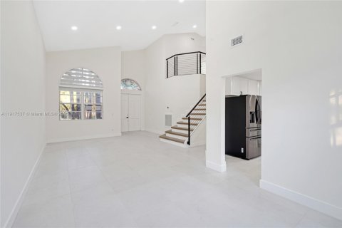 Villa ou maison à vendre à Pembroke Pines, Floride: 4 chambres, 233.46 m2 № 1973871 - photo 3